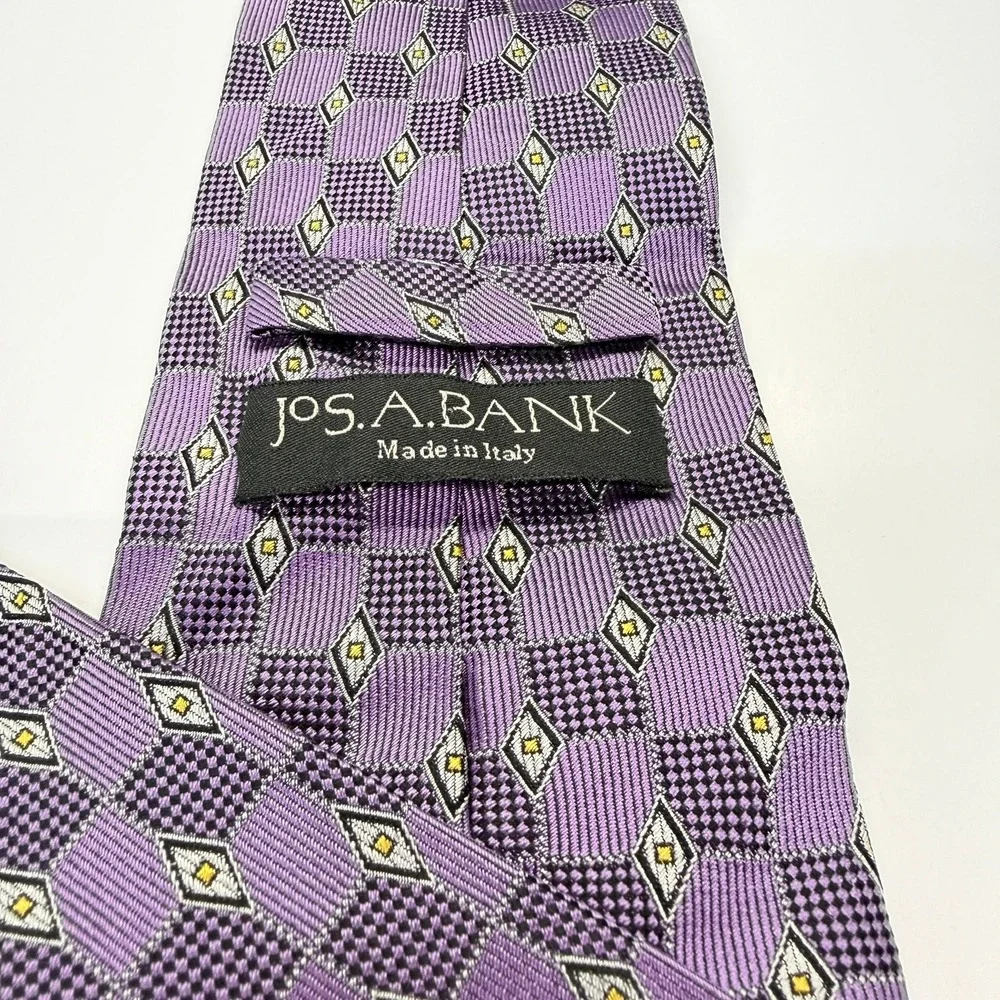Jos‎ A Bank Mens Silk Tie Purple Geometric Diamond Pattern Made in Italy 60x3.75